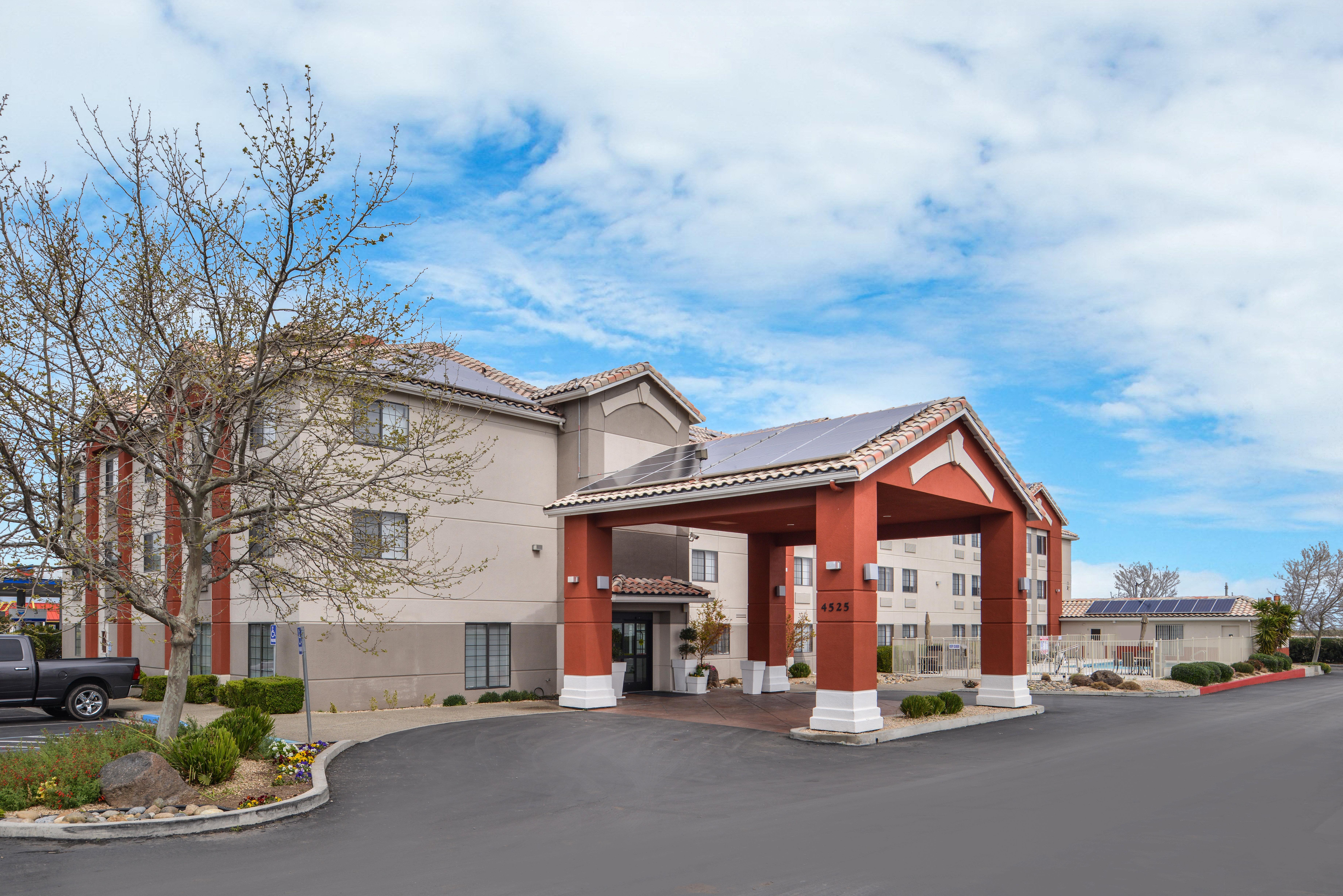 Holiday Inn Express Westley By Ihg Exteriér fotografie